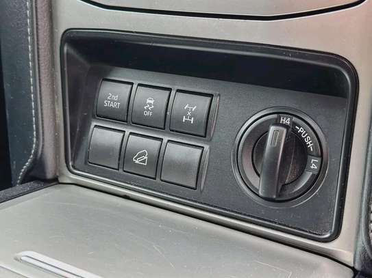 Toyota land cruiser KAKADU Grey 2019 image 7