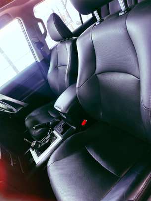 Toyota land cruiser prado petrol TX Black 2017 . image 6