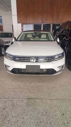 Volkswagen Atreon GTE white 2019 image 1