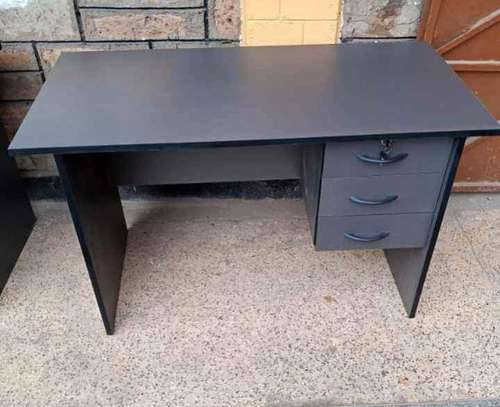 Strong and durable top quality office desks image 4