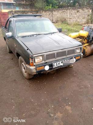 Selling Nissan pick up image 3