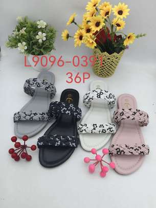 Casual ladies slippers. image 3