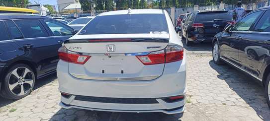 Honda Grace hybrid white 2018 Fully loaded image 6