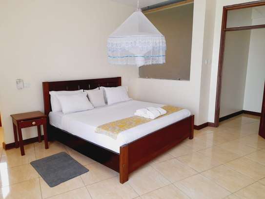 3br apartment plus Sq available for Airbnb in Nyali image 2