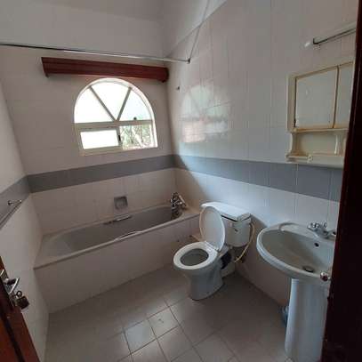 5 Bed House with En Suite at Mimosa Road image 21