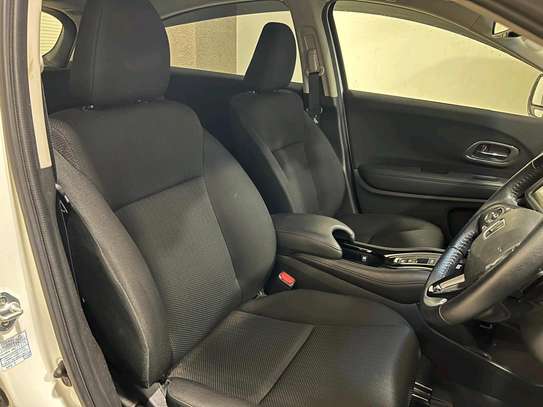 Honda Vezel hybrid white 2017 2wd image 10