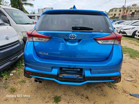 Toyota Auris (blue) image 4