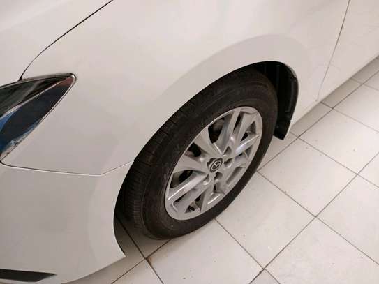 Mazda axela image 5