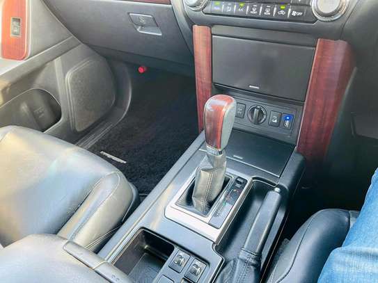 Toyota land cruiser prado with leather seats image 10