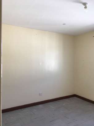 3 Bed Apartment with En Suite at Nyayo Estate Embakasi image 2