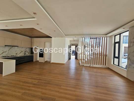 5 Bed Townhouse with En Suite in Lavington image 3