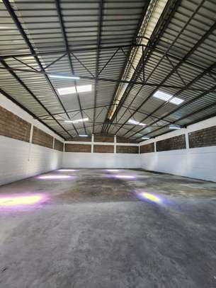 12,000 ft² Warehouse with Parking in Ruaraka image 1