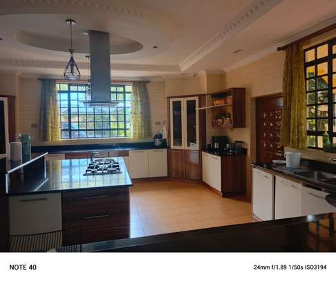 5 Bed House with En Suite at Runda image 3