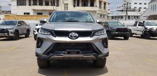 Toyota Fortuner Silver 2018 4wd image 1