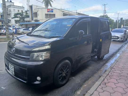Toyota voxy 2012 image 4