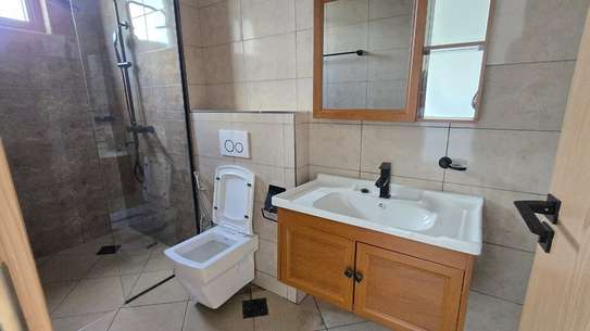 3 Bed Apartment with En Suite in Parklands image 5