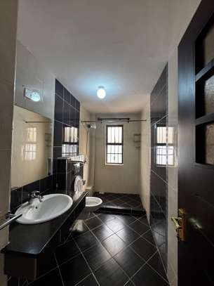 5 Bed House with En Suite in Runda image 4