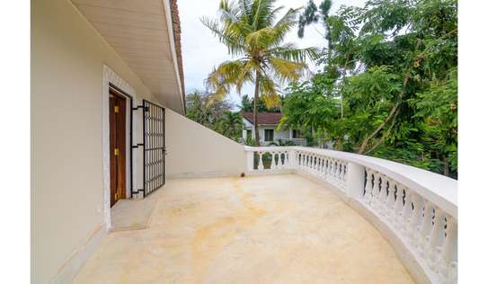 4 Bed House with Swimming Pool in Diani image 10