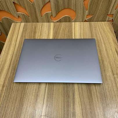 Dell precision 5560 laptop image 2