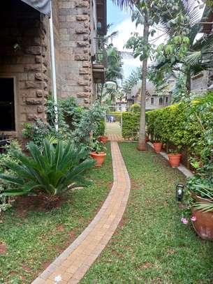 5 Bed Townhouse with Garage in Lavington image 7