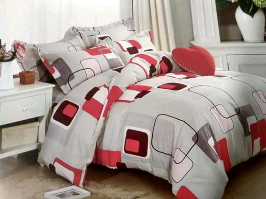 Contemporary Duvet with pillows image 4