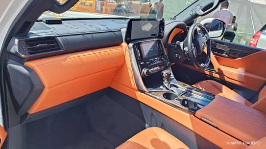 Lexus LX600 VVIP Class 2023 image 5