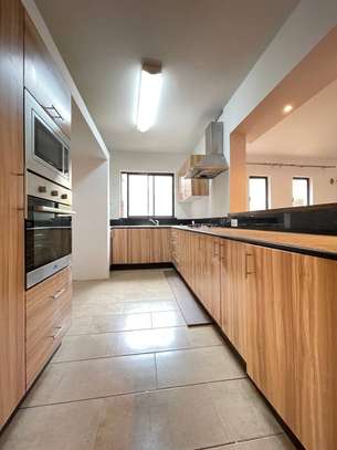 3 Bed Apartment with En Suite in Kileleshwa image 12