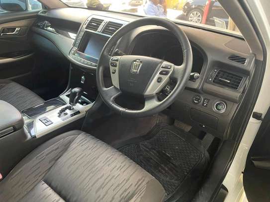 Toyota crown athlete image 7