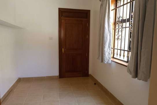 3 Bed Apartment with En Suite in Kilimani image 16