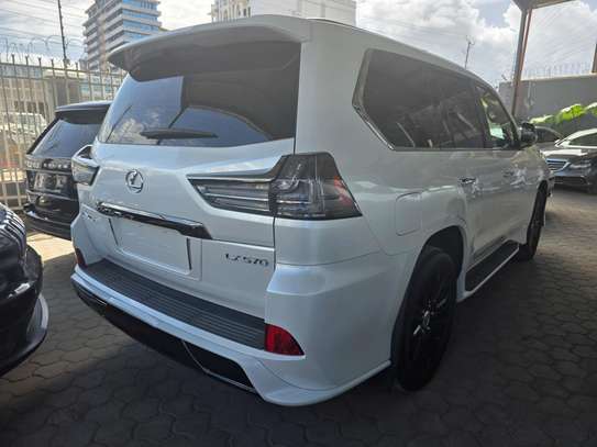 Lexus 570 image 9