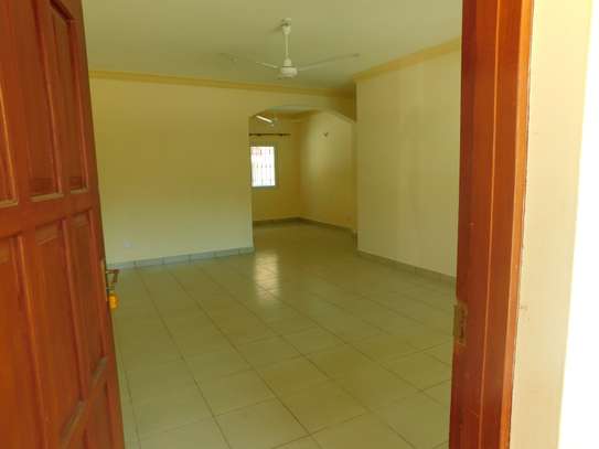 3 Bed Apartment with Balcony in Nyali Area image 9
