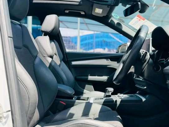 AUDI Q5 s-line quattro 2018model image 10