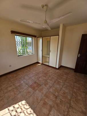 3 Bed Townhouse with En Suite at Nyali image 14