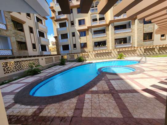 3 Bed Apartment with En Suite at Opposite Voyager Hotel image 4