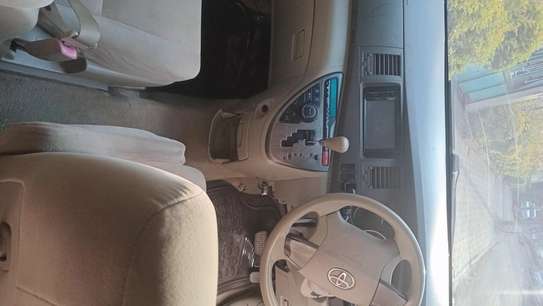 Toyota Isis image 13