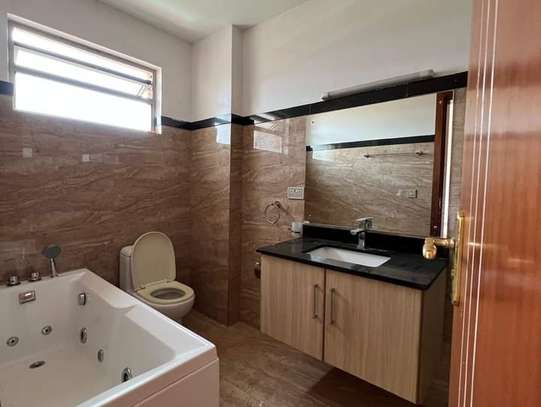 4 Bed Apartment with En Suite in Kileleshwa image 12