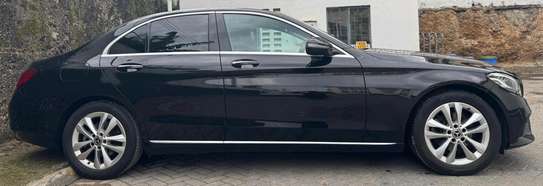 Mercedes benz C180 black image 4