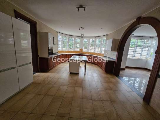4 Bed House with En Suite in Rosslyn image 6