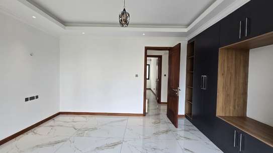 3 Bed Apartment with En Suite in Lavington image 16