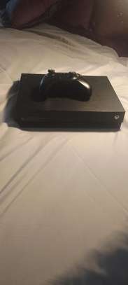 Xbox one X (black) image 2