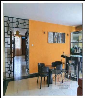 Elegant 4bedroomed apartment, 2ensuite image 9