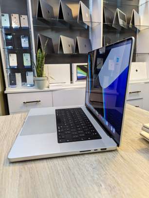 MacBook pro 16- inch 2021 Chip Apple M1 Pro image 4
