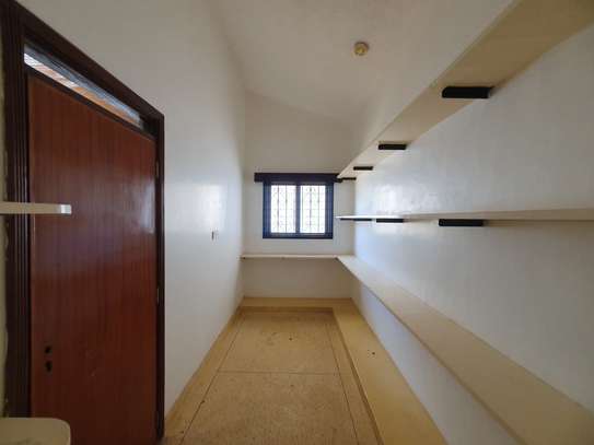 6 Bed Villa with En Suite in Gigiri image 23