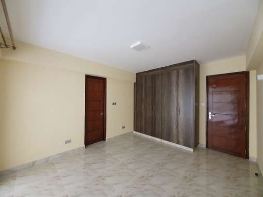 4 Bed Apartment with En Suite in Parklands image 9