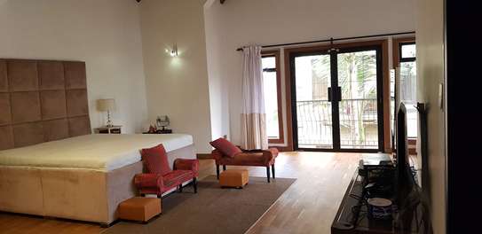 5 Bed Villa with En Suite at Mugumo Road image 18