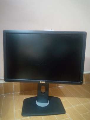 19 inch widescreen Dell monitor image 2