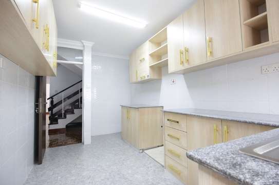 4 Bed Apartment with En Suite in Lavington image 8