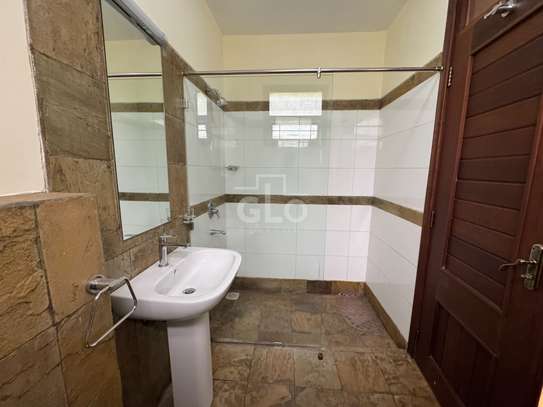 4 Bed Apartment with En Suite in Riverside image 3