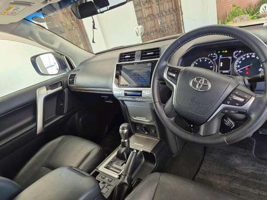 Toyota land Cruiser Prado image 10