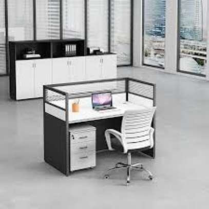 Modern 1-Person Modular Office Workstation Desk image 1